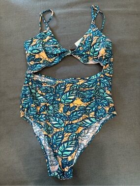 Cupshe Tropical Leaf One-Piece Swim Suit with Cutout